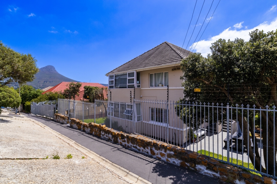 2 Bedroom Property for Sale in Vredehoek Western Cape